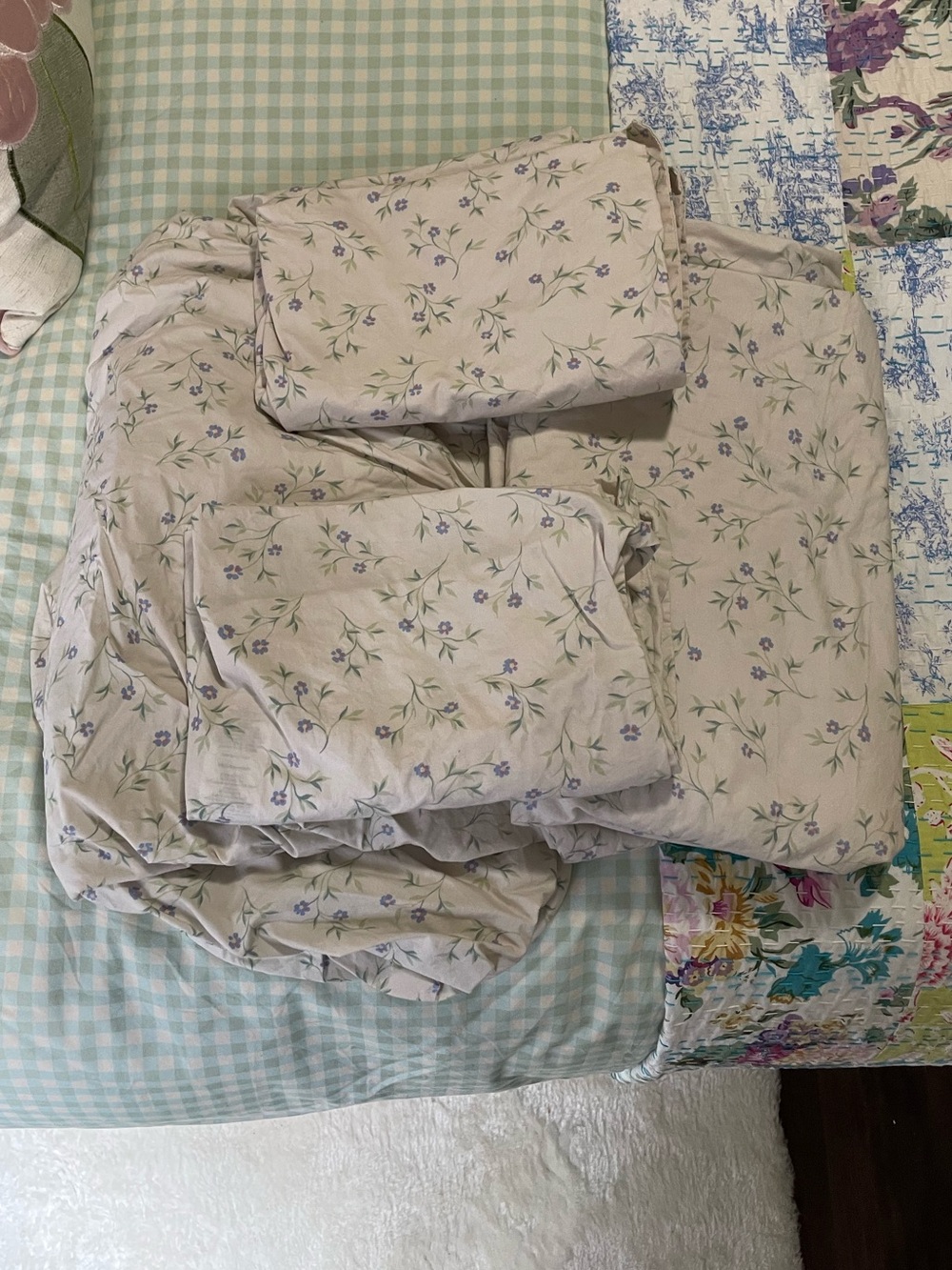 Piglet in Bed Queen Sheets with Pillow Cases in Cream Spring Sprig Floral